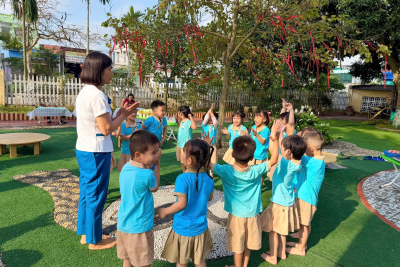 GIÁO DỤC TRẺ PHÁT TRIỂN TOÀN DIỆN THÔNG QUA HOẠT ĐỘNG NGOÀI TRỜI